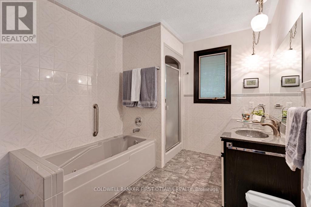 1031 Shanny Bear Lane, Frontenac, Ontario  K0H 2L0 - Photo 22 - X12373259