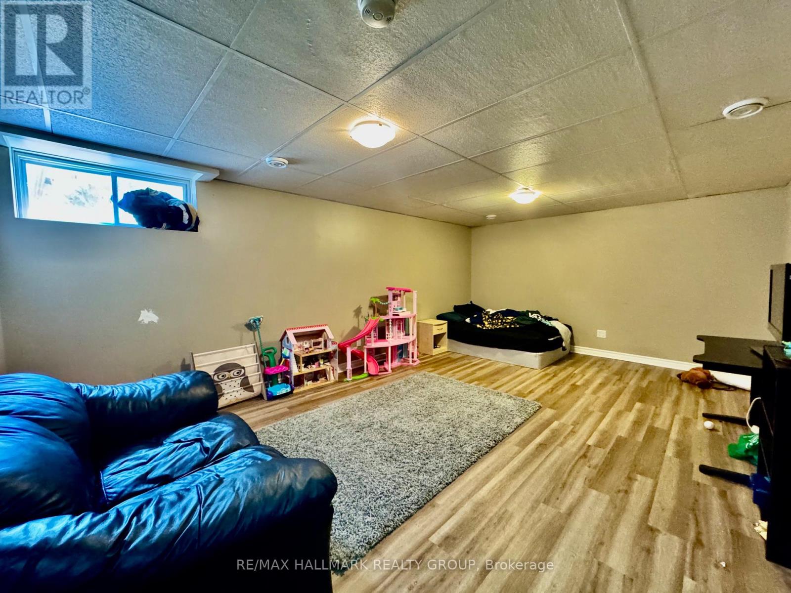 25 Winston Avenue, Petawawa, Ontario  K2B 7Z5 - Photo 15 - X12373289