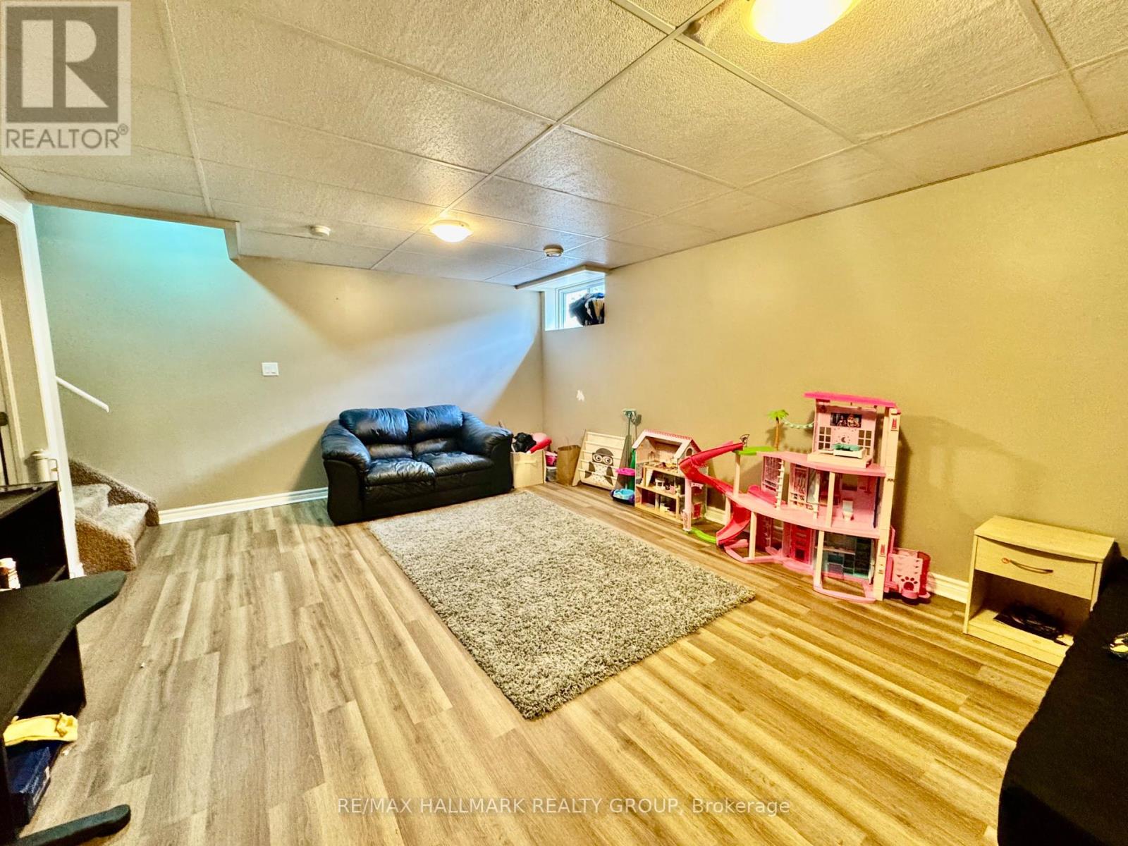 25 Winston Avenue, Petawawa, Ontario  K2B 7Z5 - Photo 16 - X12373289