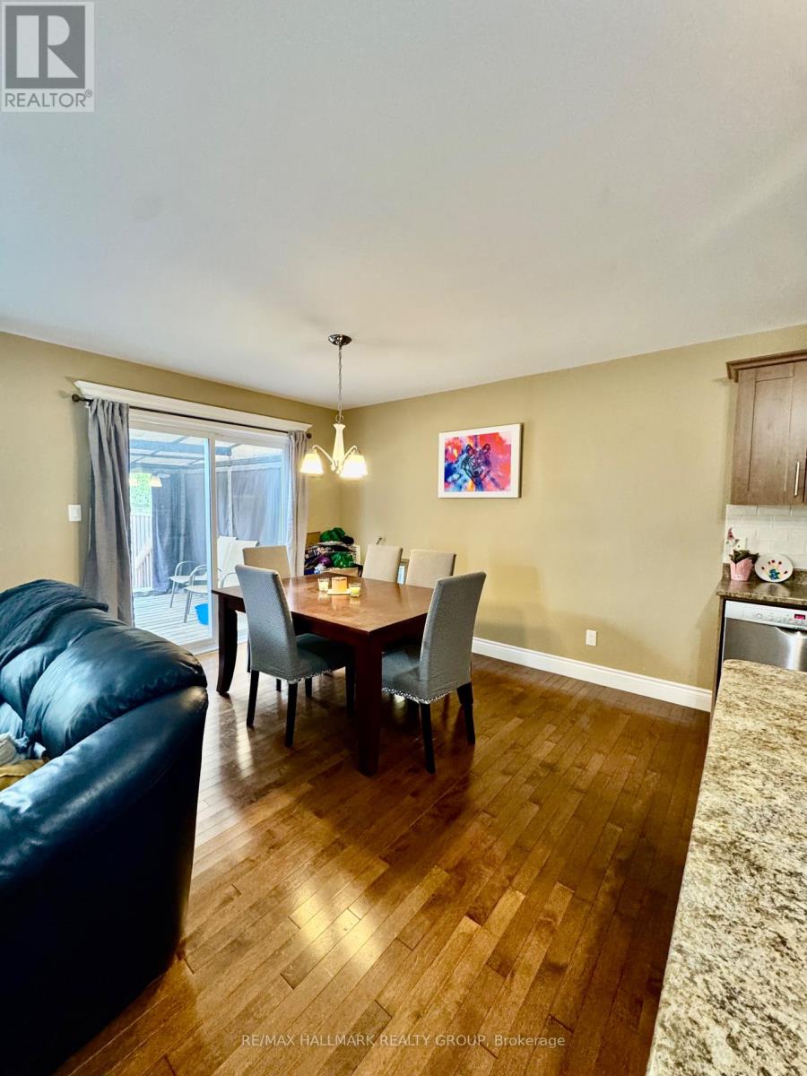 25 Winston Avenue, Petawawa, Ontario  K2B 7Z5 - Photo 7 - X12373289