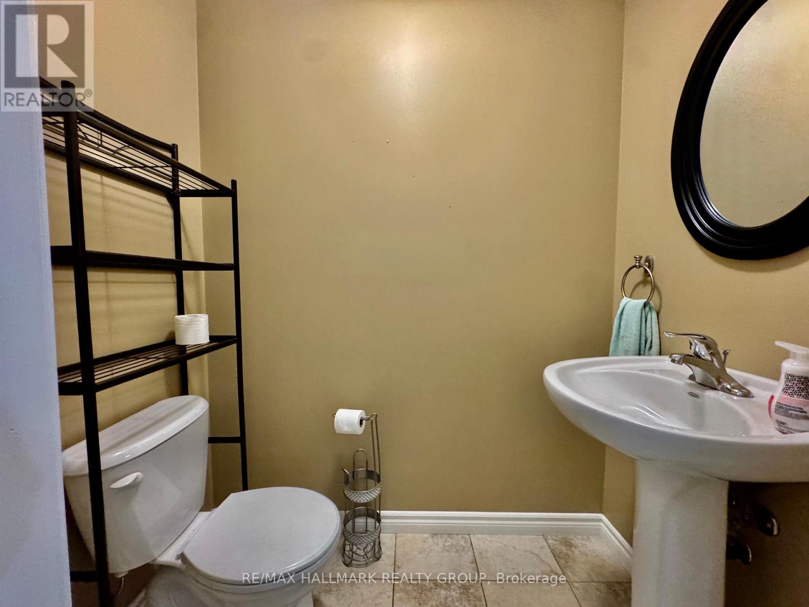 25 Winston Avenue, Petawawa, Ontario  K2B 7Z5 - Photo 8 - X12373289