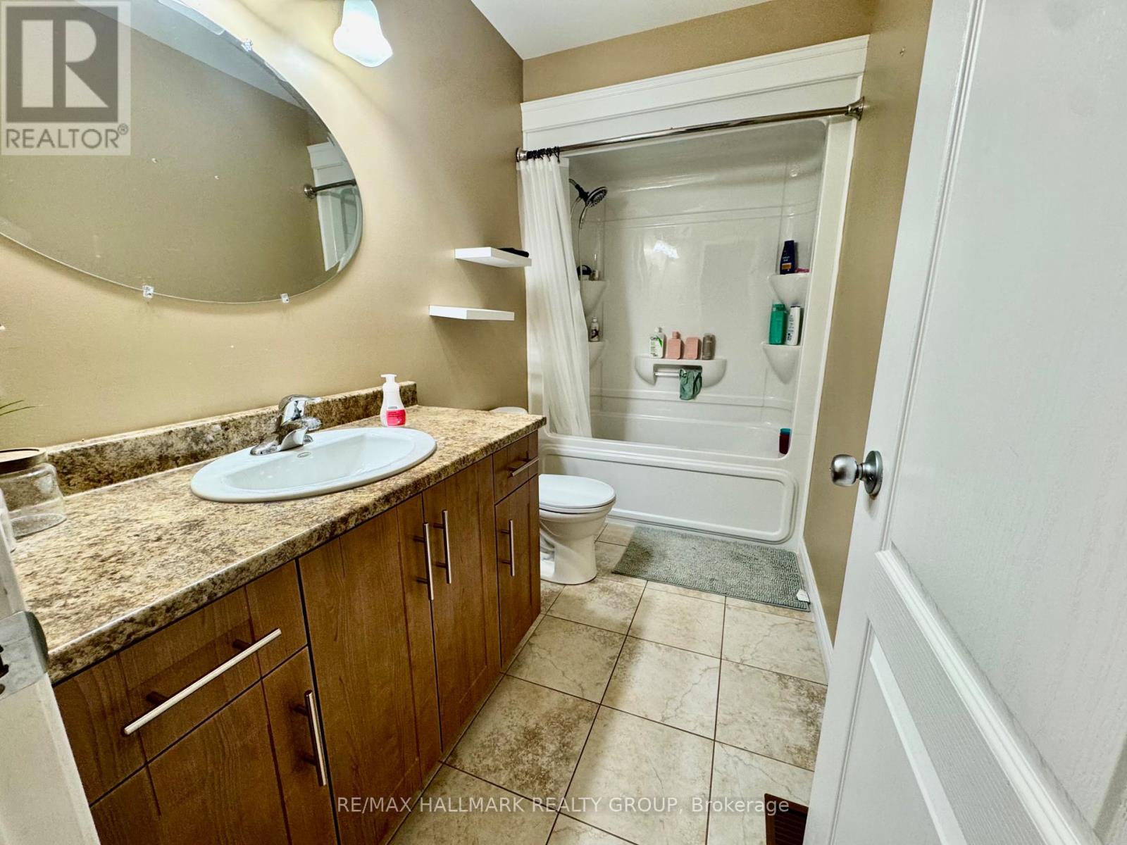 25 Winston Avenue, Petawawa, Ontario  K2B 7Z5 - Photo 9 - X12373289