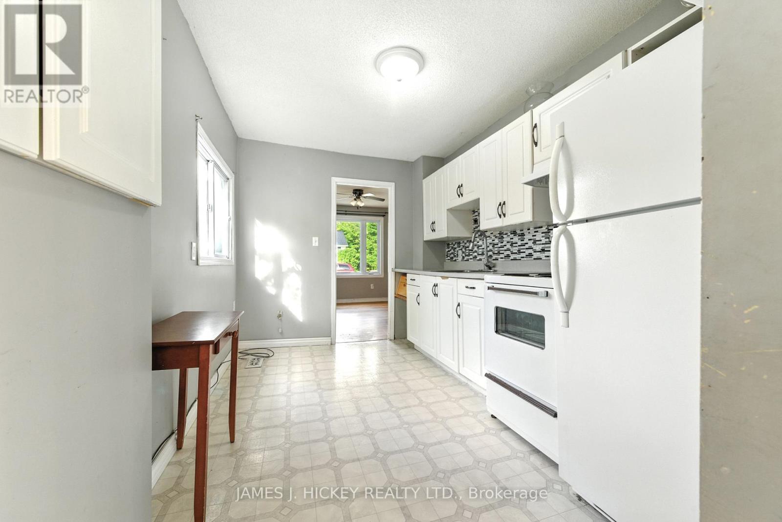 29 Glendale Avenue, Deep River, Ontario  K0J 1P0 - Photo 2 - X12373292