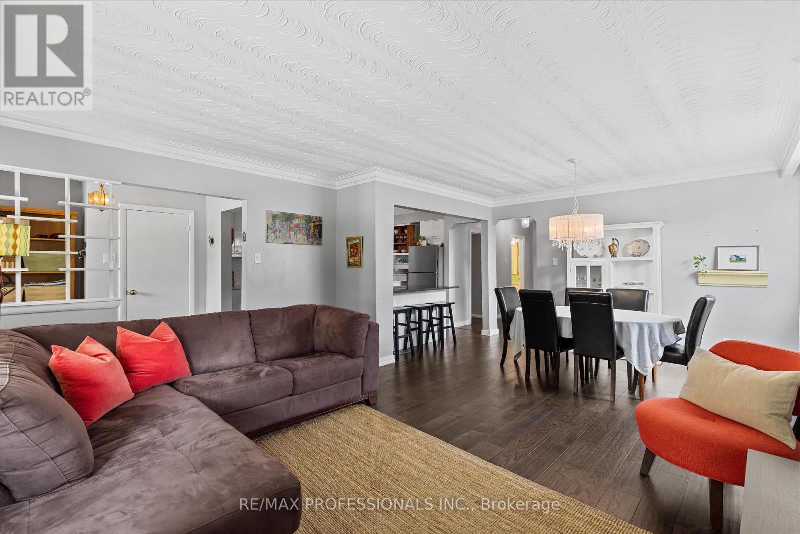 Property at 17 ALLONSIUS DRIVE image 1