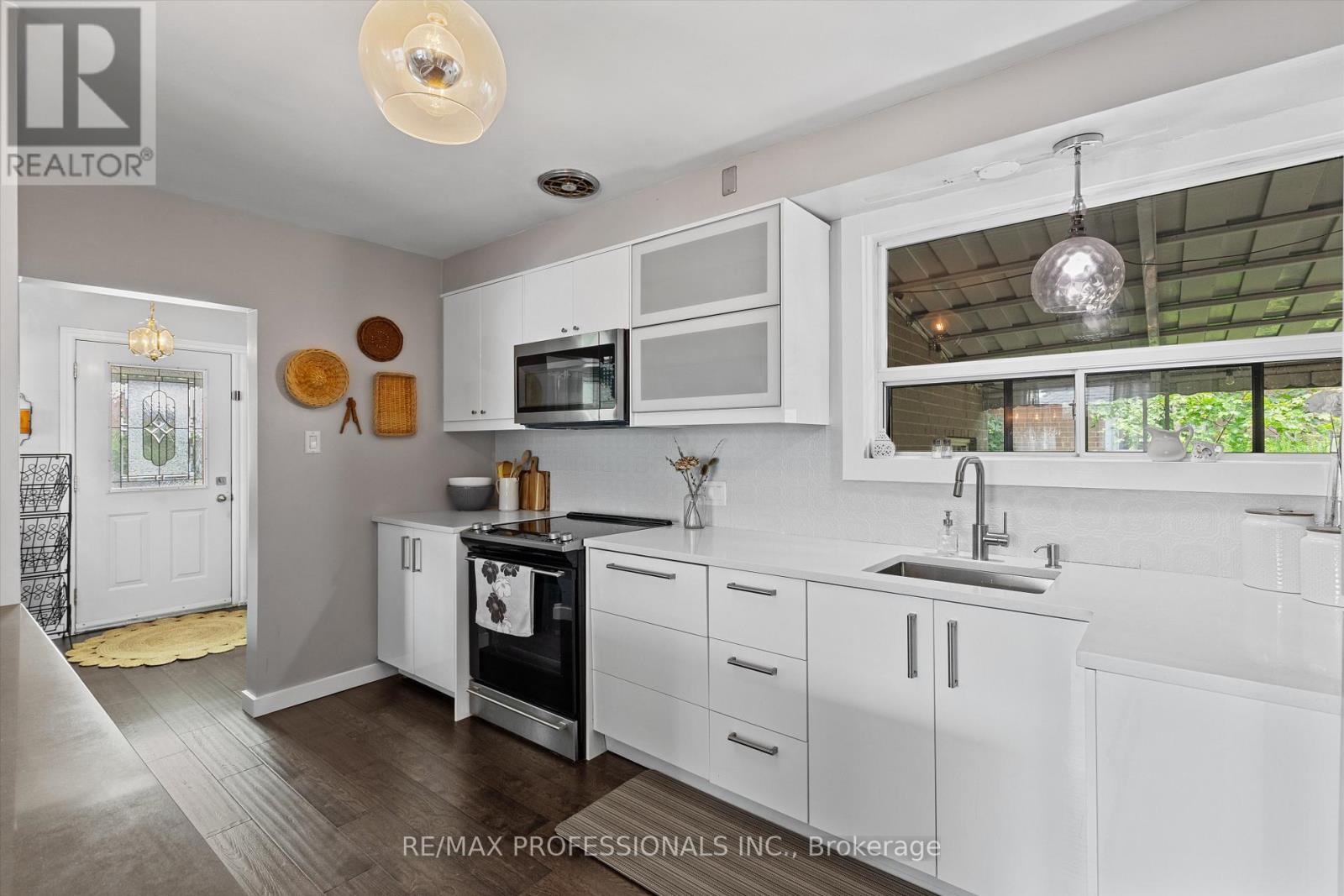 Property at 17 ALLONSIUS DRIVE image 5