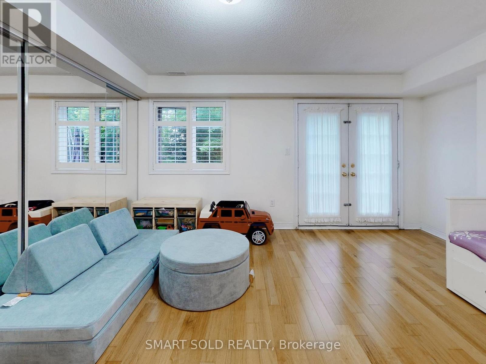 26 - 230 Paisley Boulevard W, Mississauga, Ontario  L5B 0C5 - Photo 27 - W12373242