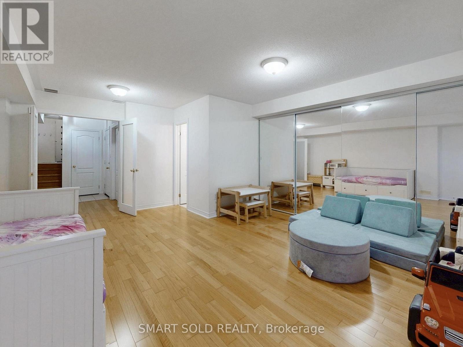 26 - 230 Paisley Boulevard W, Mississauga, Ontario  L5B 0C5 - Photo 28 - W12373242