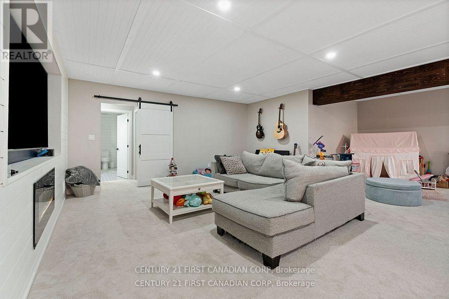 245 Walnut Street, Lucan Biddulph, Ontario  N0M 2J0 - Photo 42 - X12273745