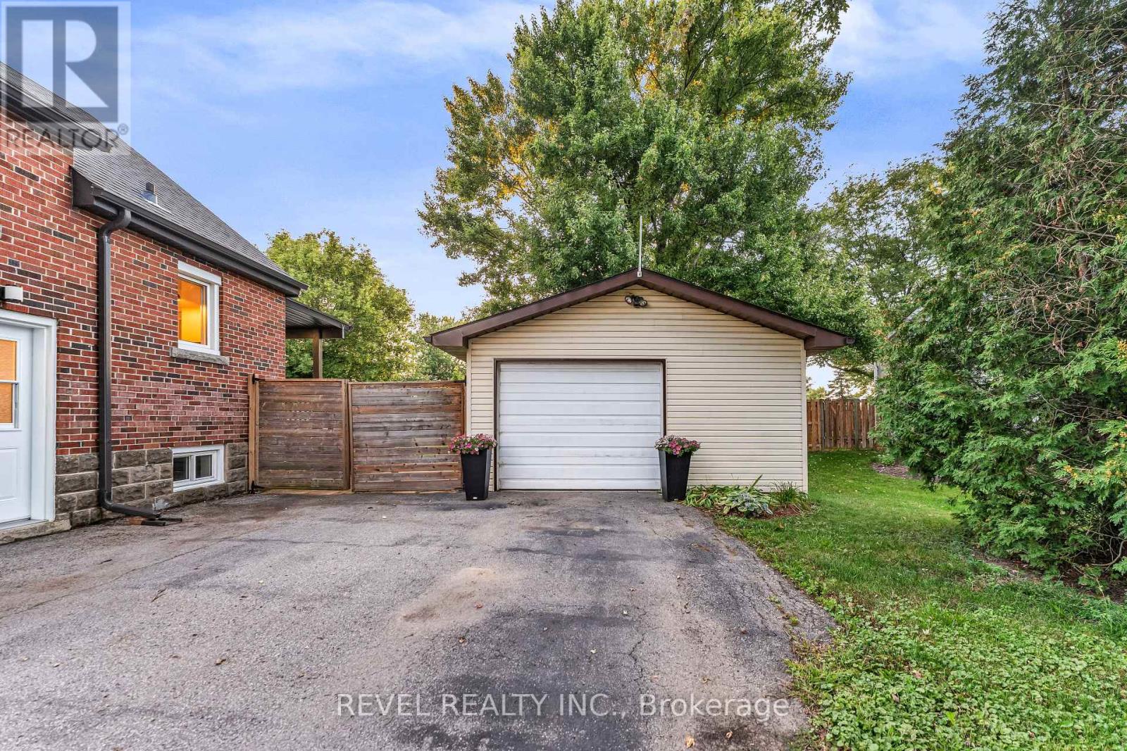 680 Woodburn Road, Hamilton, Ontario  L0R 1P0 - Photo 32 - X12373230