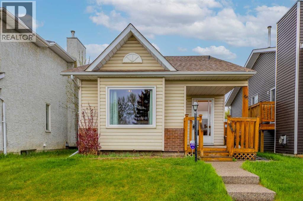 Property at 40 Laguna Close NE image 1