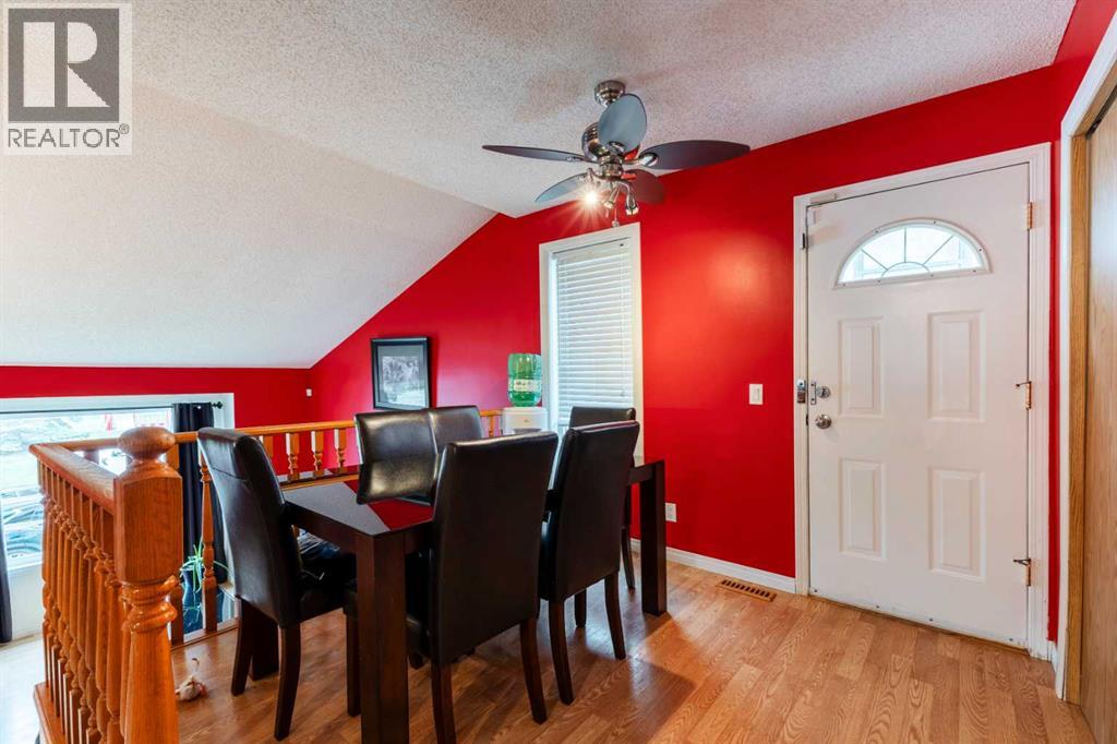 Property at 40 Laguna Close NE image 5