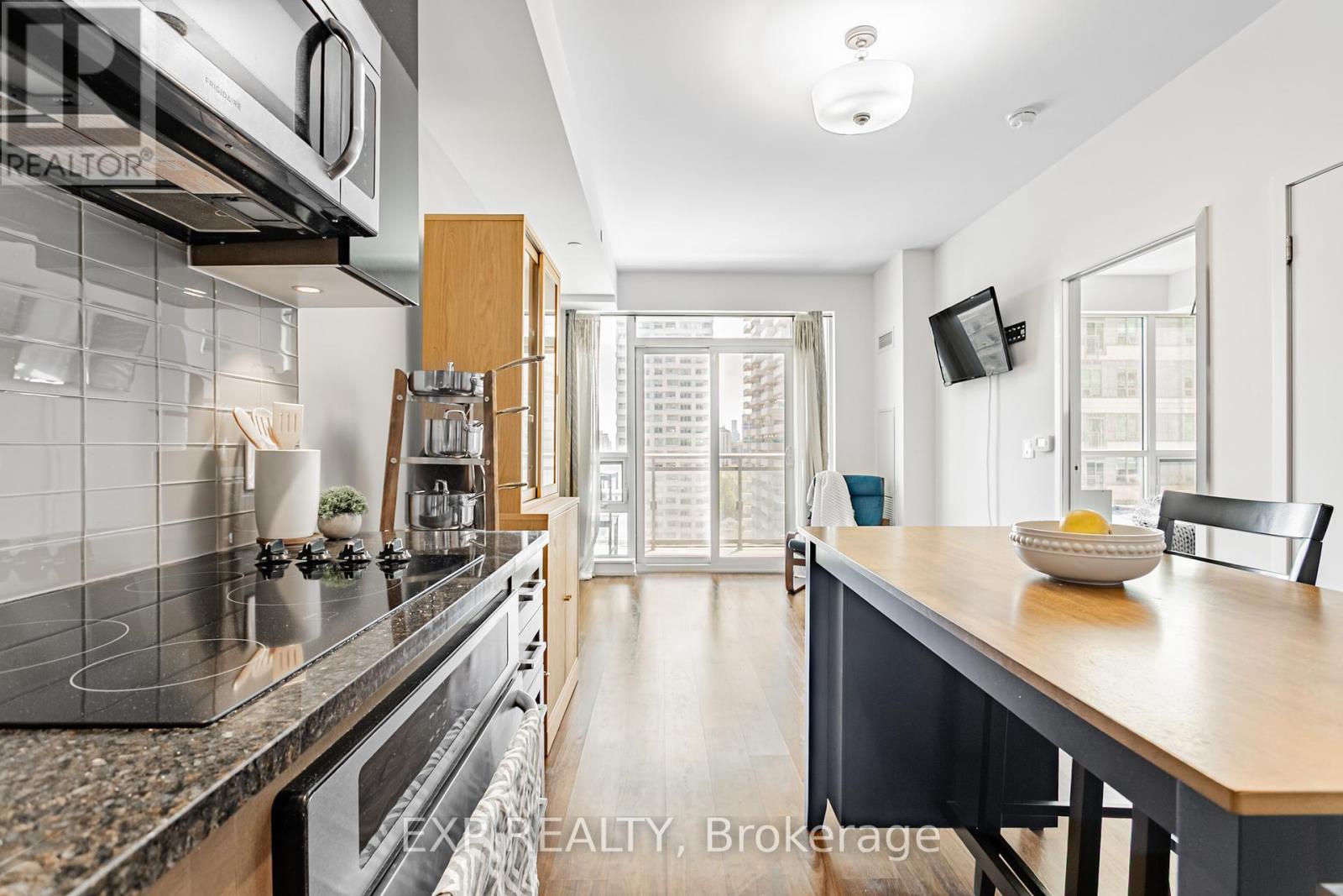 1018 - 98 Lillian Street, Toronto (Mount Pleasant West), Ontario  M4S 0A5 - Photo 10 - C12373266