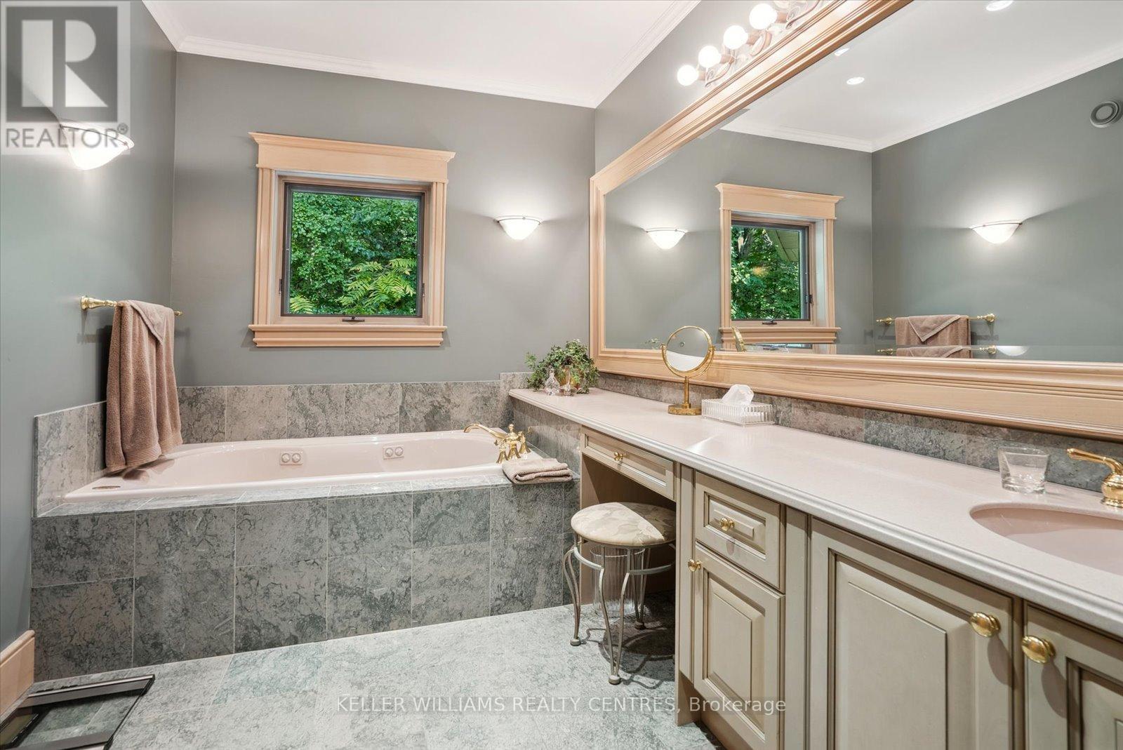 6 Country Heights Drive, Richmond Hill, Ontario  L4E 3M8 - Photo 21 - N12373250