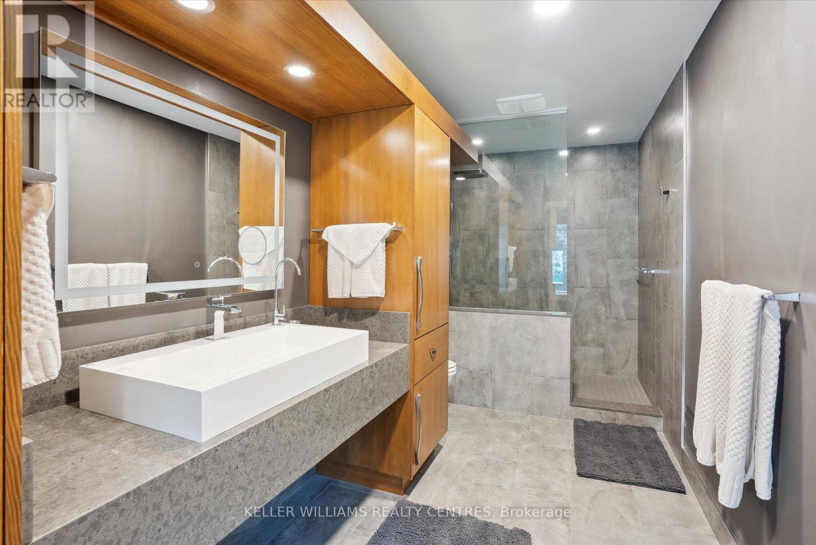 6 Country Heights Drive, Richmond Hill, Ontario  L4E 3M8 - Photo 34 - N12373250