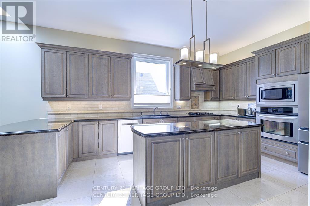 3 Nova Scotia Road, Brampton, Ontario L6Y 5K8 - Photo 8 - W12111920