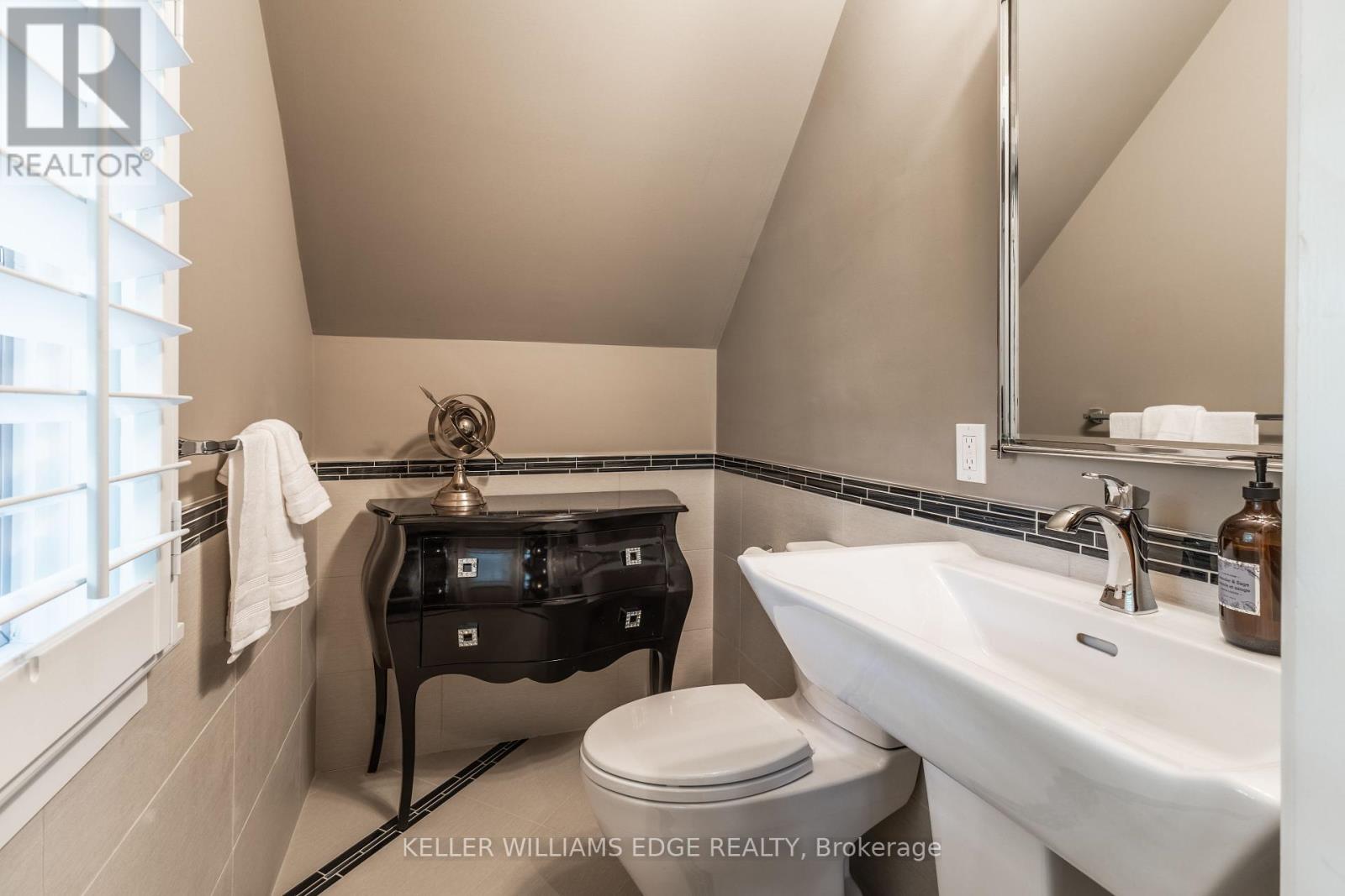 319 Goodram Drive, Burlington, Ontario  L7L 2J9 - Photo 13 - W12373273