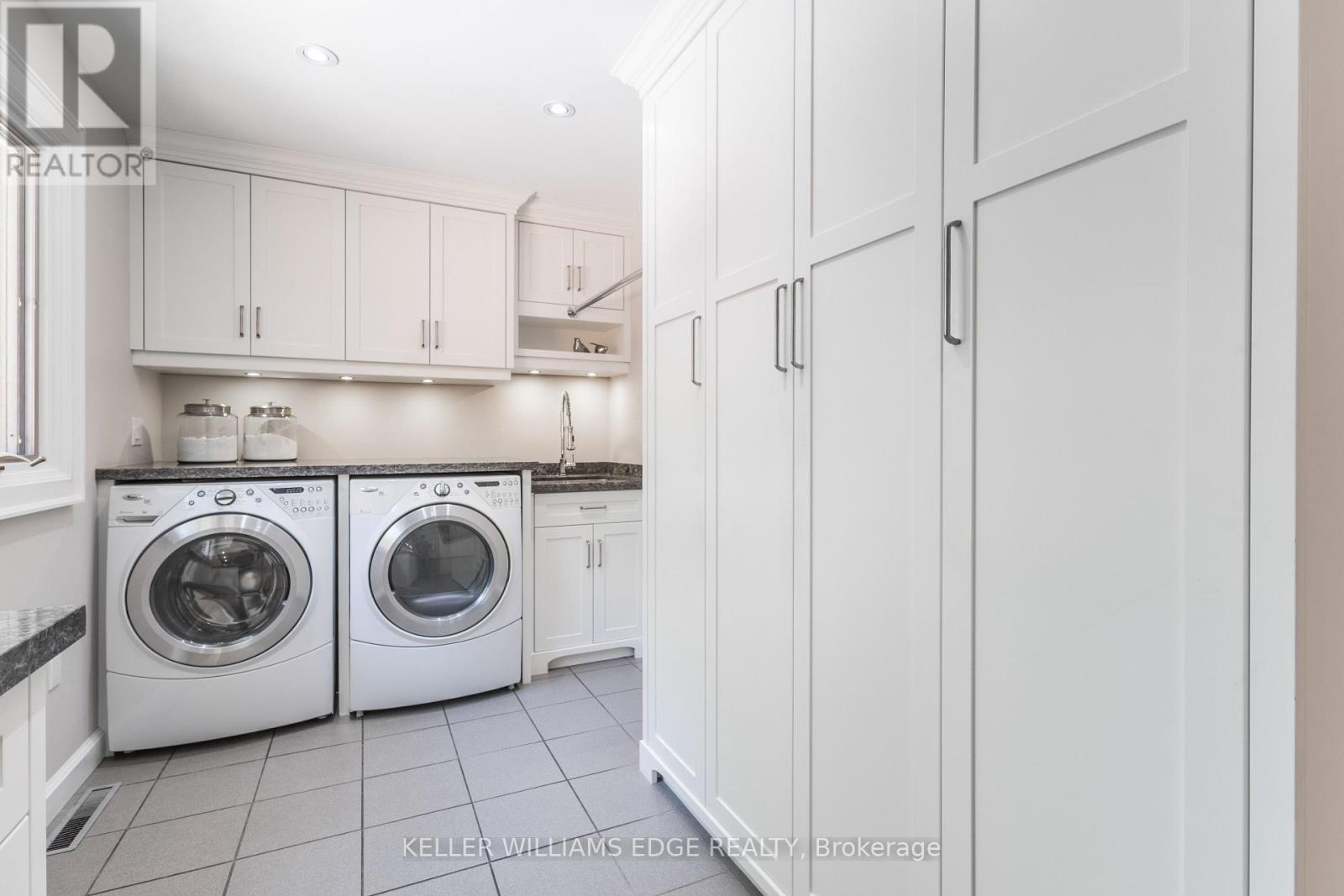 319 Goodram Drive, Burlington, Ontario  L7L 2J9 - Photo 15 - W12373273