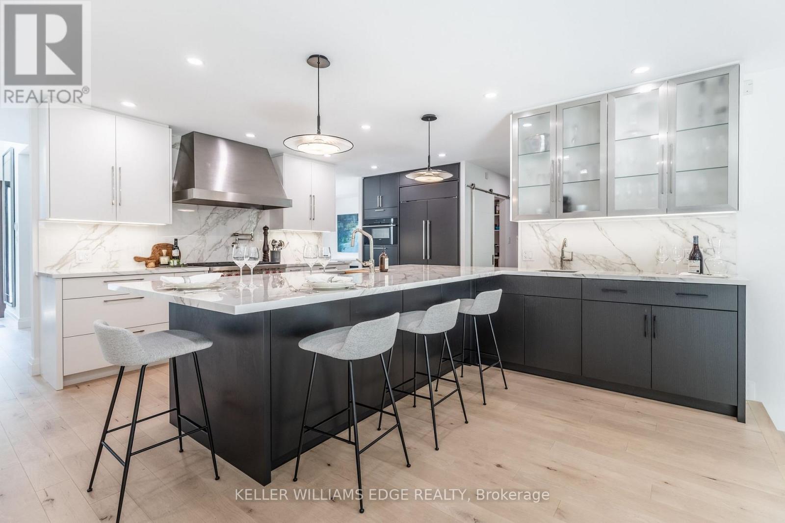 319 Goodram Drive, Burlington, Ontario  L7L 2J9 - Photo 8 - W12373273