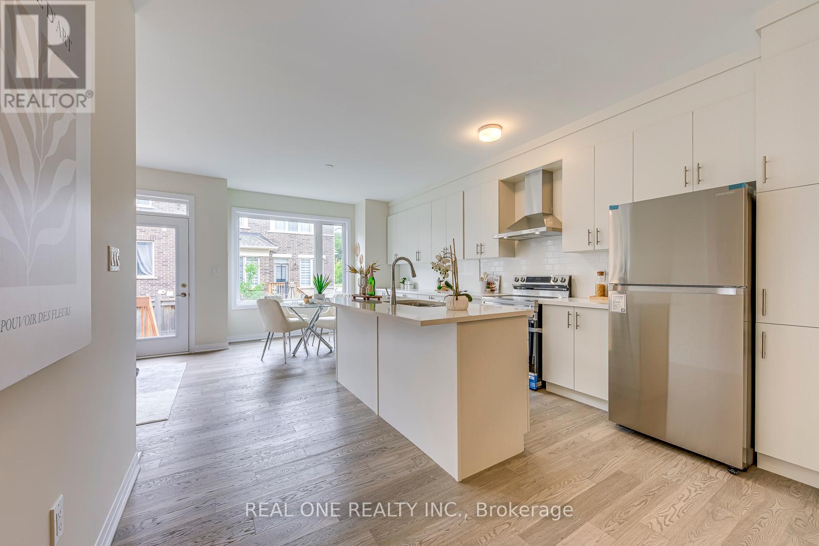 3497 Post Road, Oakville, Ontario  L6H 7W5 - Photo 7 - W12373304