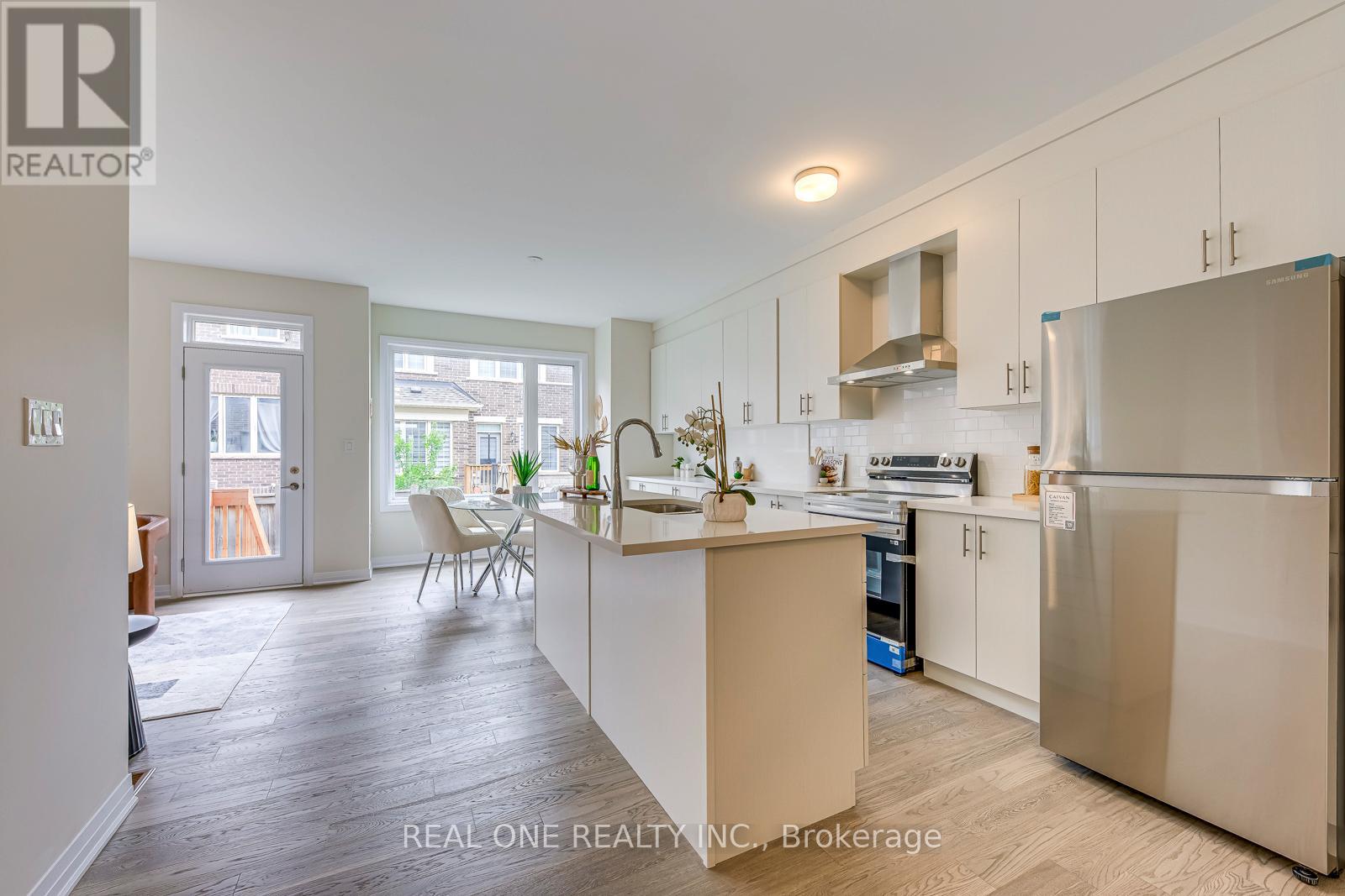 3497 Post Road, Oakville, Ontario  L6H 7W5 - Photo 8 - W12373304