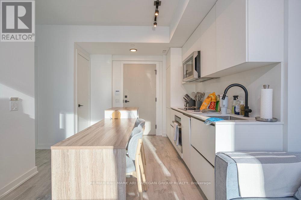 1408 - 327 King Street W, Toronto, Ontario  M5V 0W7 - Photo 10 - C12369547