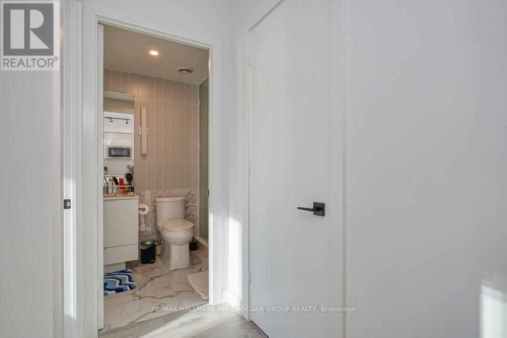 1408 - 327 King Street W, Toronto, Ontario  M5V 0W7 - Photo 11 - C12369547