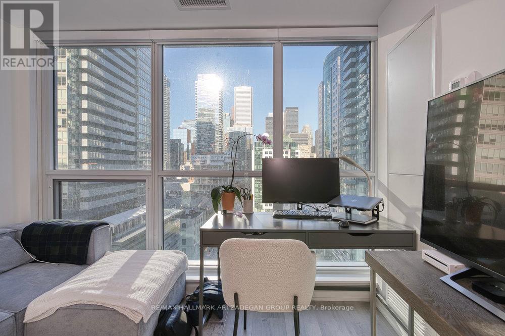 1408 - 327 King Street W, Toronto, Ontario  M5V 0W7 - Photo 2 - C12369547