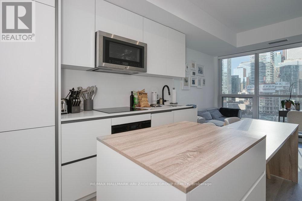 1408 - 327 King Street W, Toronto, Ontario  M5V 0W7 - Photo 5 - C12369547