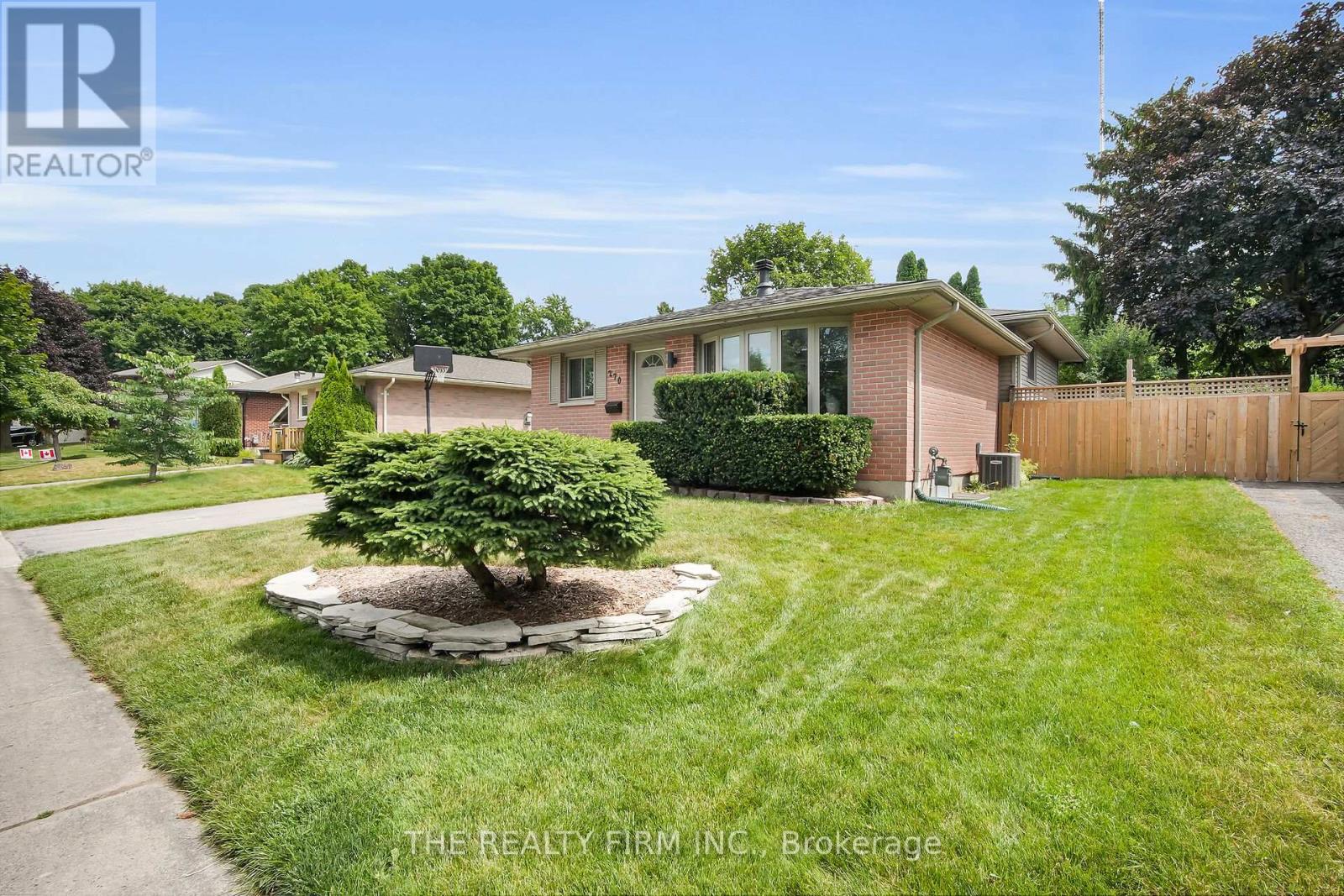 270 Highview Crescent, London South, Ontario  N6J 4E3 - Photo 1 - X12373327
