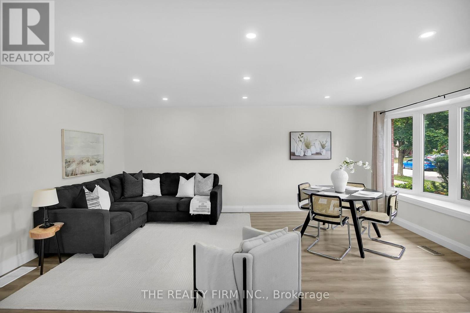 270 Highview Crescent, London South, Ontario  N6J 4E3 - Photo 4 - X12373327