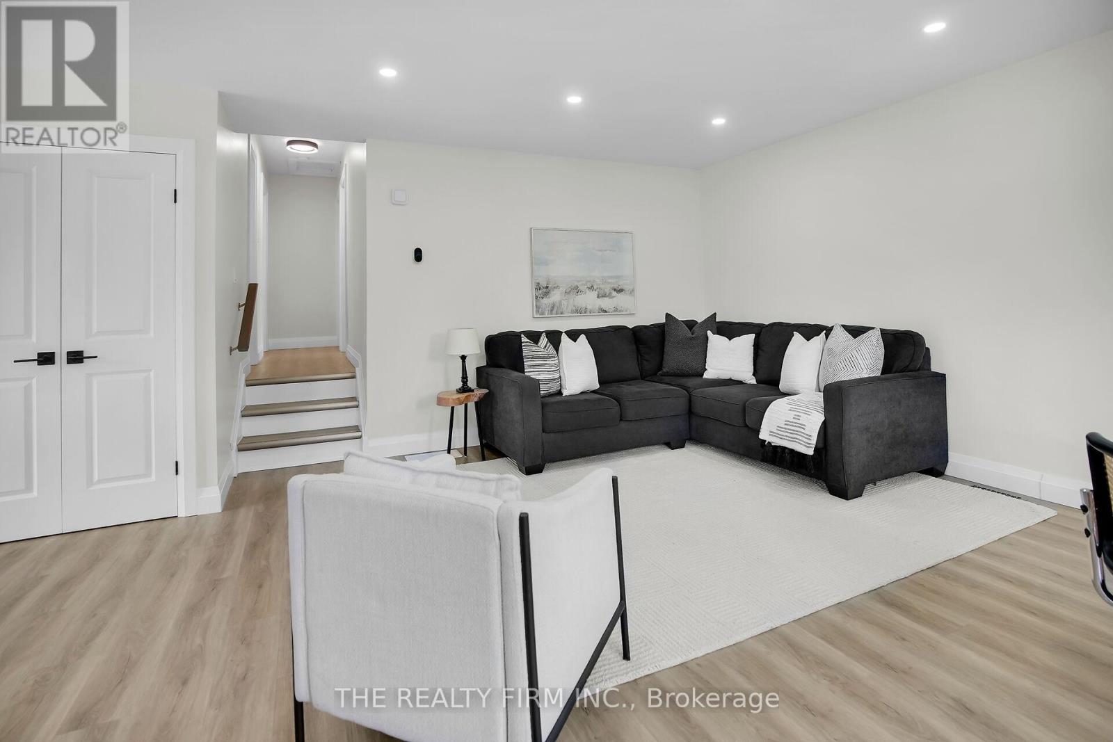 270 Highview Crescent, London South, Ontario  N6J 4E3 - Photo 6 - X12373327