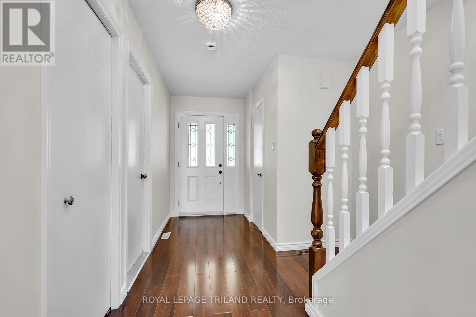 29 Chancton Crescent, London South, Ontario  N6E 2Y5 - Photo 3 - X12373333