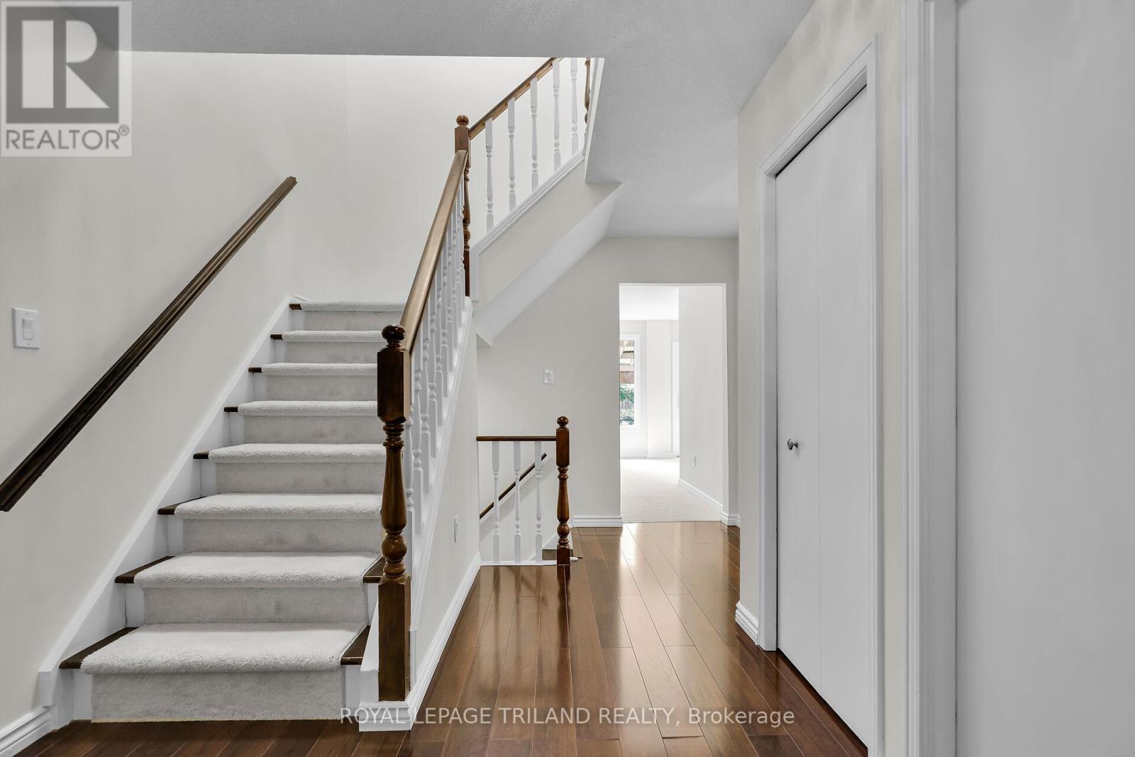 29 Chancton Crescent, London South, Ontario  N6E 2Y5 - Photo 4 - X12373333