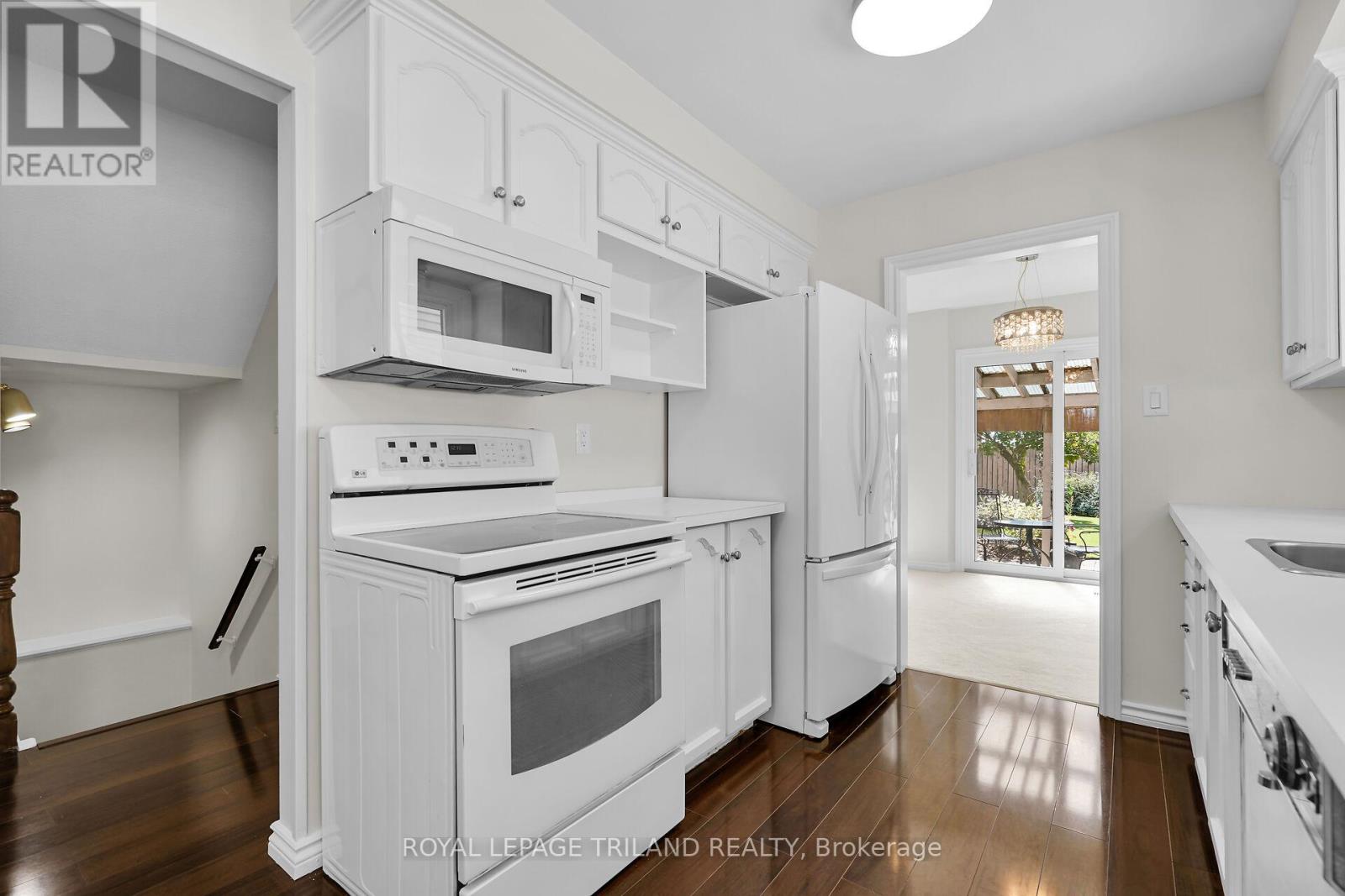 29 Chancton Crescent, London South, Ontario  N6E 2Y5 - Photo 7 - X12373333