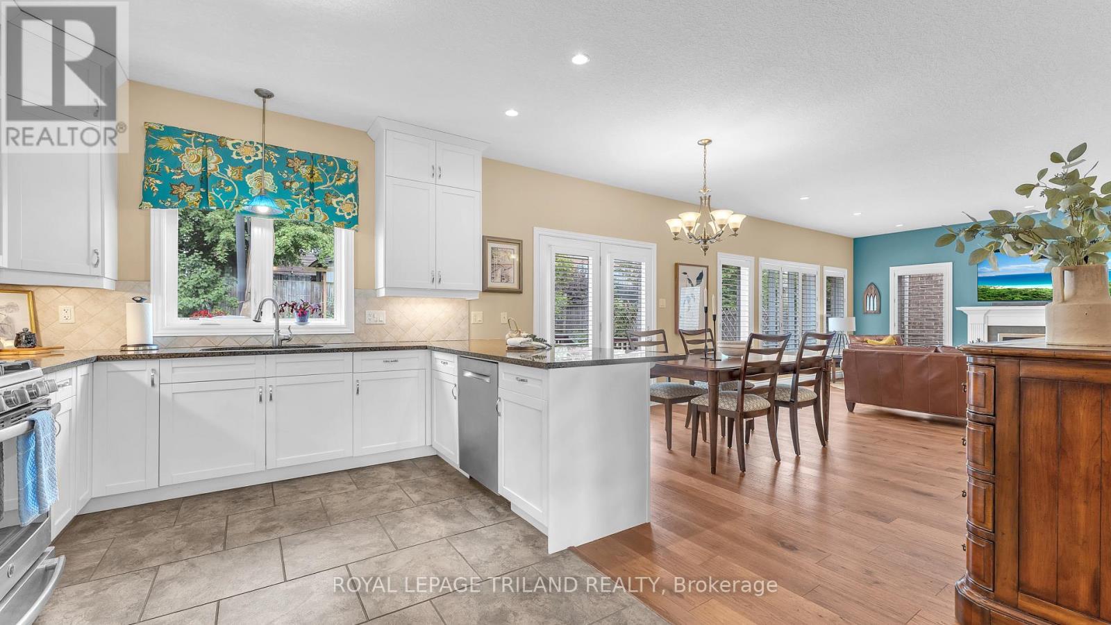 823 Longworth Road, London South, Ontario  N6K 0B6 - Photo 7 - X12373391