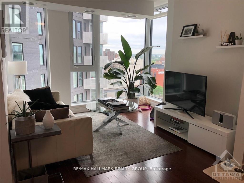 505 - 179 Metcalfe Street, Ottawa, Ontario  K2P 0W1 - Photo 2 - X12373365
