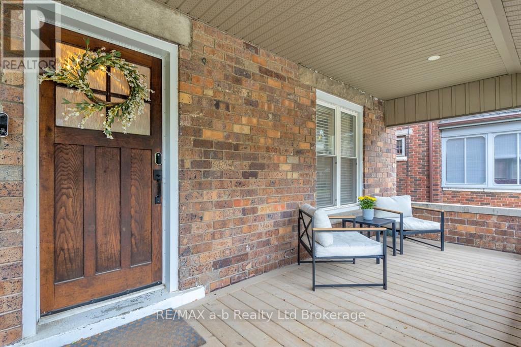 33 Stanley Street, St. Thomas, Ontario  N5R 3E7 - Photo 2 - X12373320