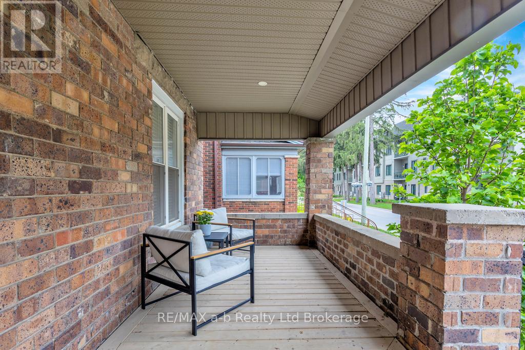 33 Stanley Street, St. Thomas, Ontario  N5R 3E7 - Photo 3 - X12373320