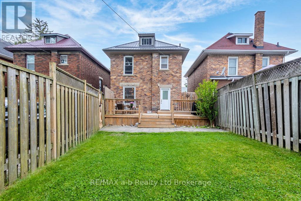 33 Stanley Street, St. Thomas, Ontario  N5R 3E7 - Photo 4 - X12373320