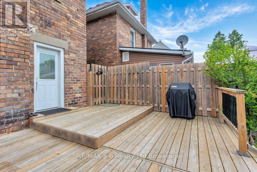 33 Stanley Street, St. Thomas, Ontario  N5R 3E7 - Photo 5 - X12373320
