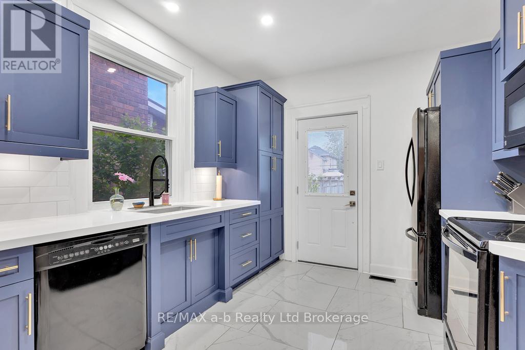 33 Stanley Street, St. Thomas, Ontario  N5R 3E7 - Photo 8 - X12373320