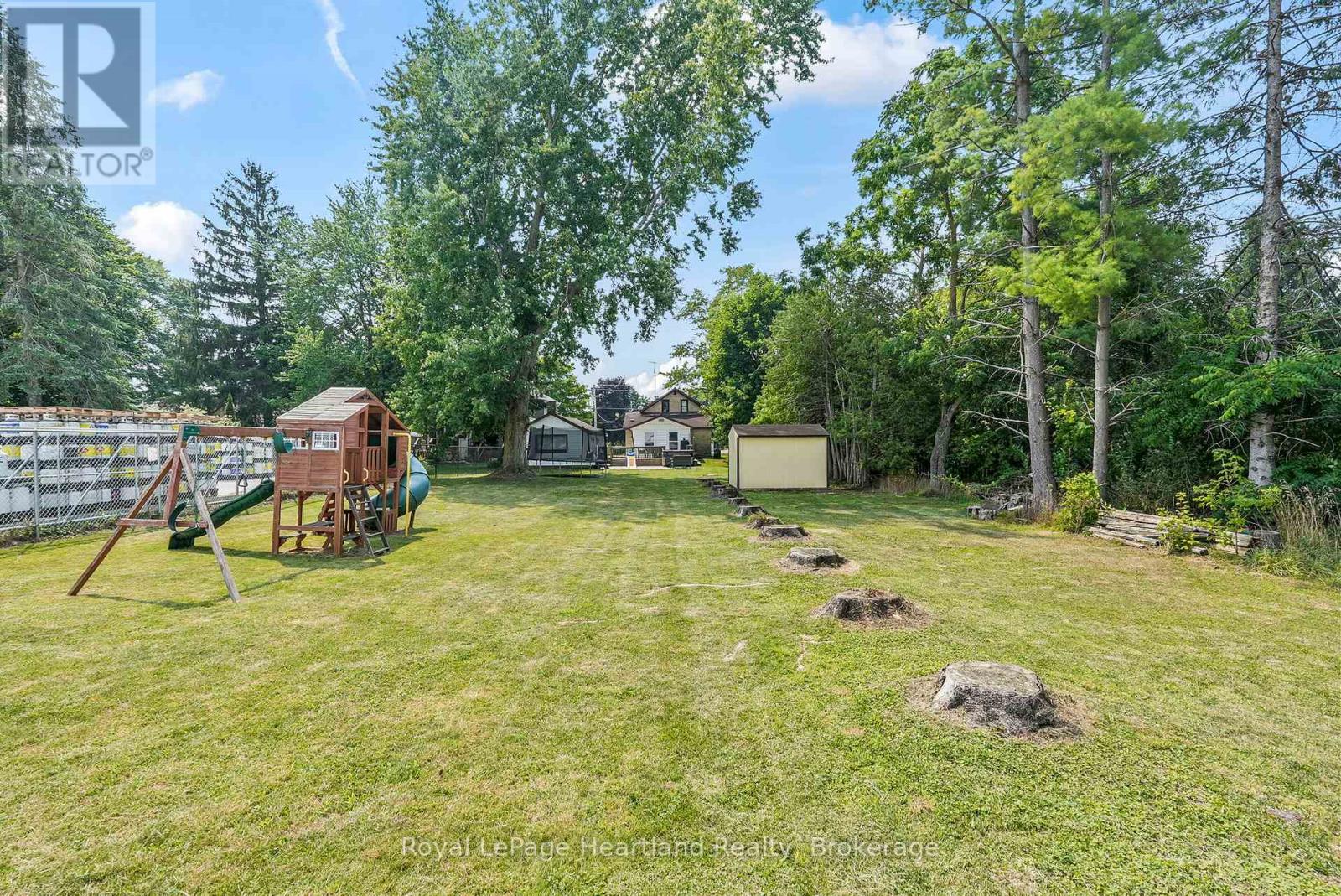 67 Robertson Street, Minto, Ontario  N0G 1Z0 - Photo 2 - X12329606