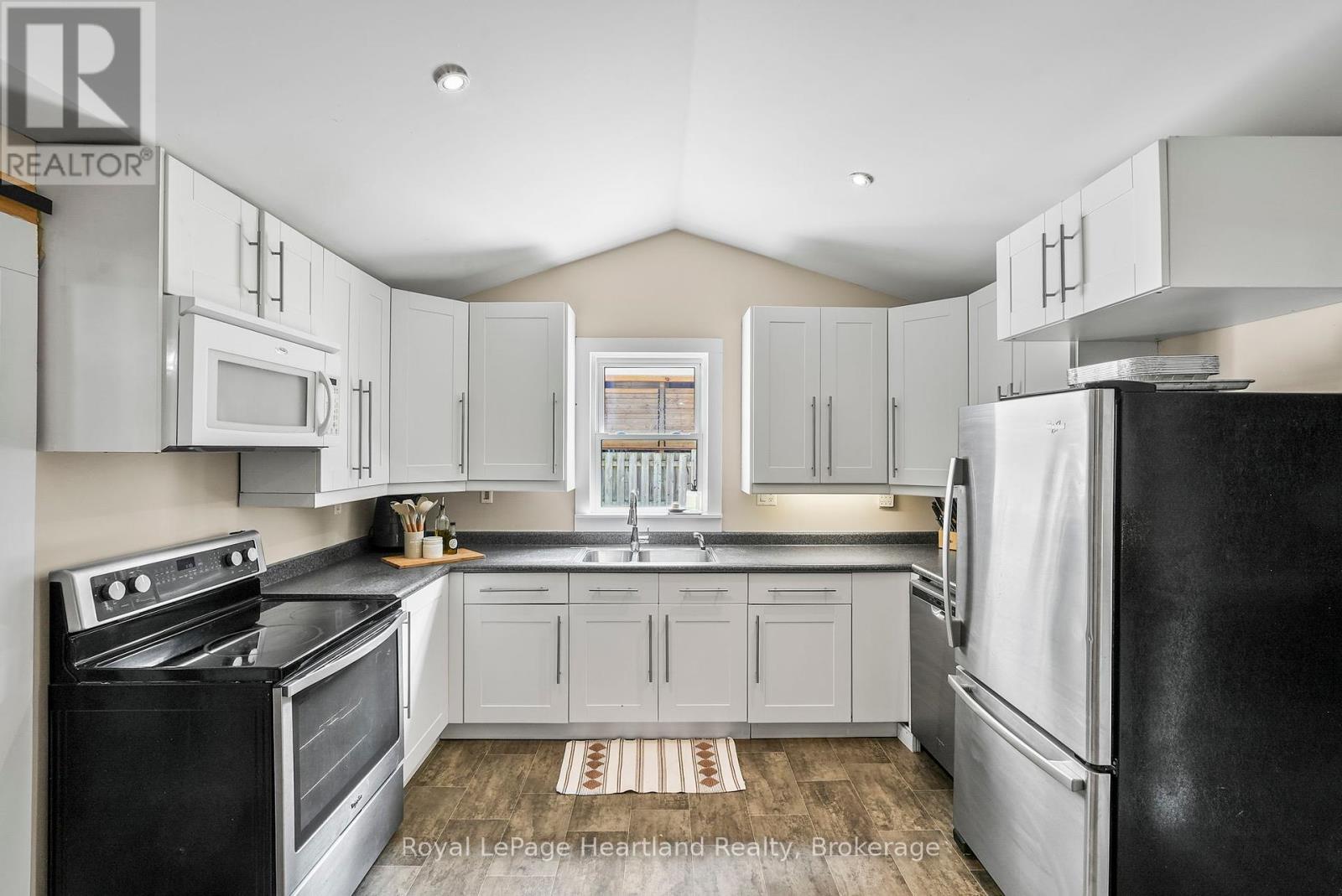 67 Robertson Street, Minto, Ontario  N0G 1Z0 - Photo 4 - X12329606