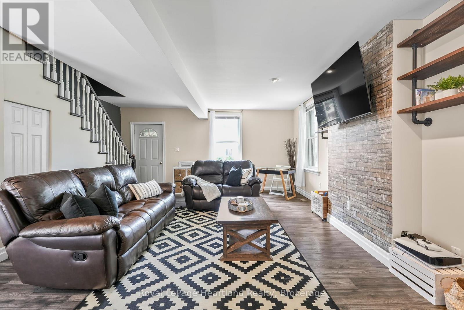 67 Robertson Street, Minto, Ontario  N0G 1Z0 - Photo 12 - X12329606