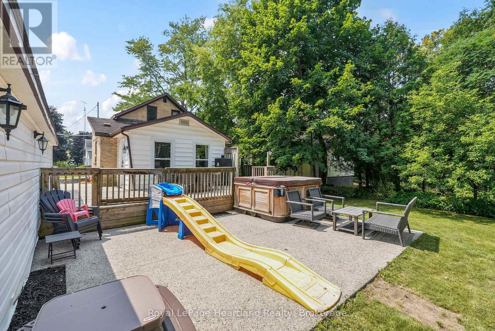 67 Robertson Street, Minto, Ontario  N0G 1Z0 - Photo 22 - X12329606
