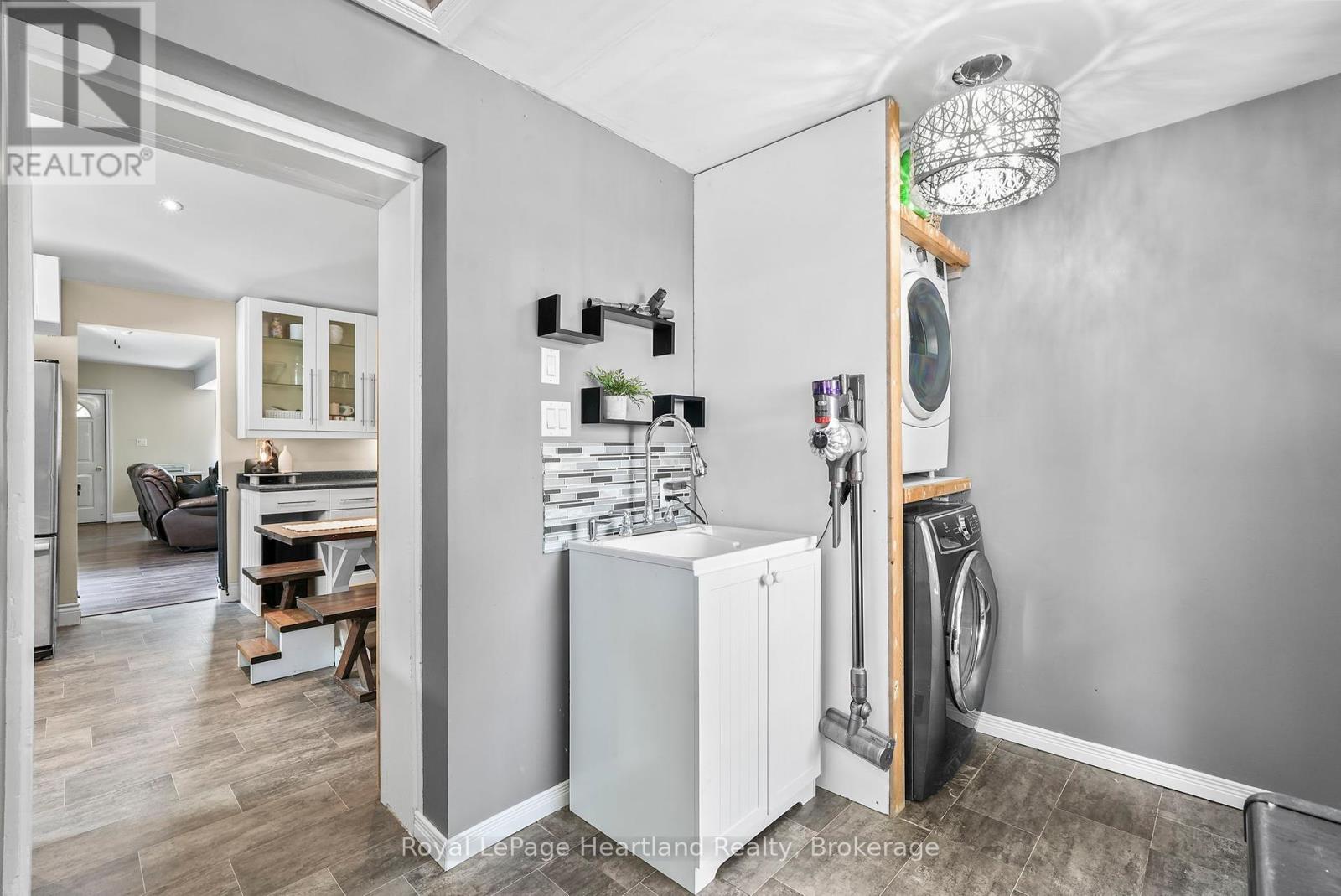 67 Robertson Street, Minto, Ontario  N0G 1Z0 - Photo 16 - X12329606