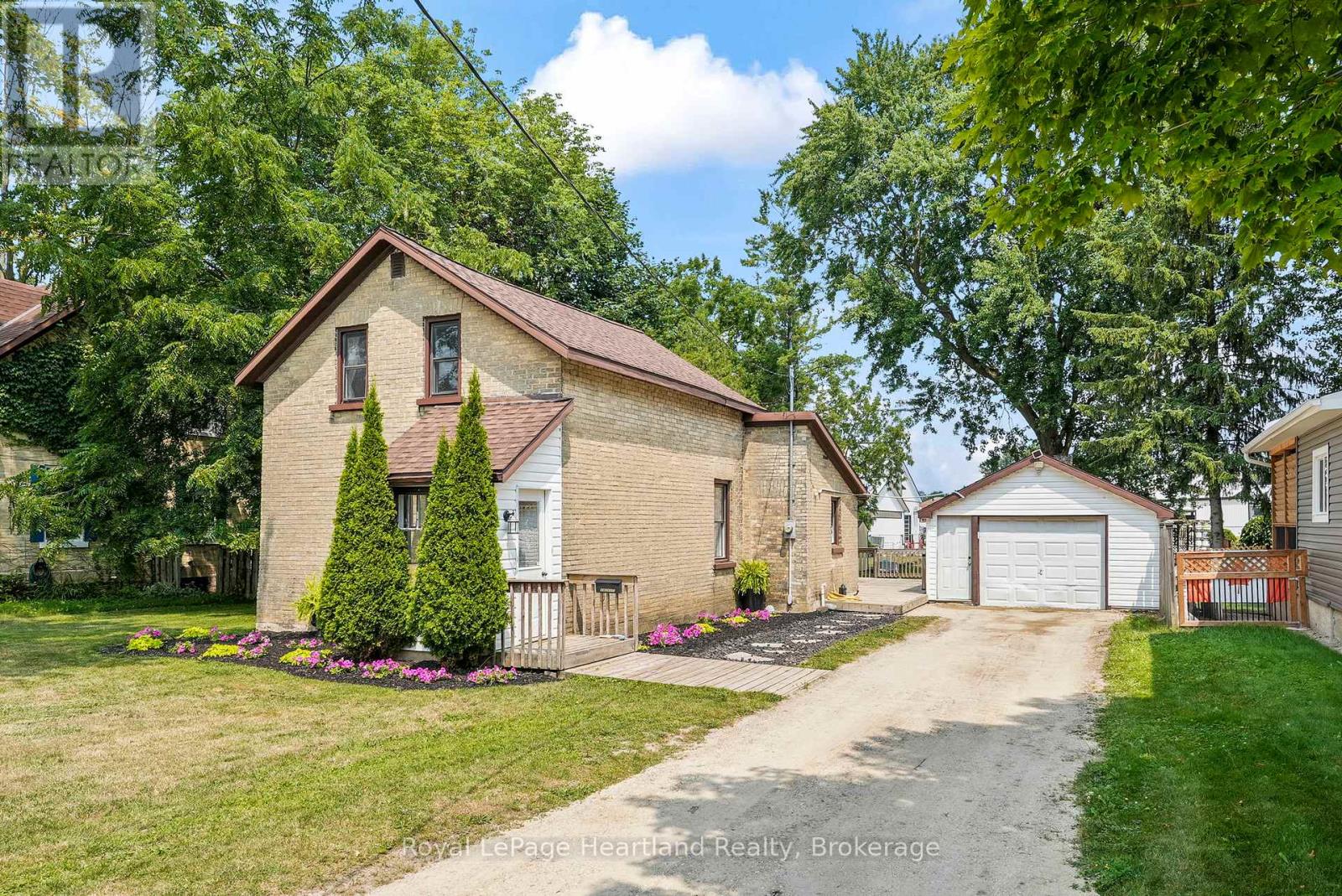 67 Robertson Street, Minto, Ontario  N0G 1Z0 - Photo 7 - X12329606