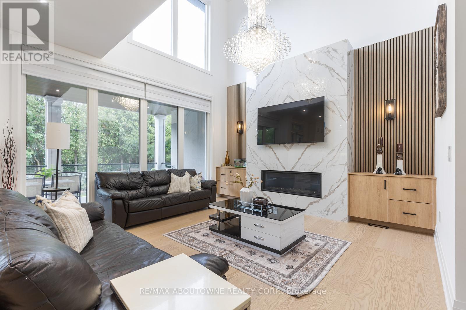 428 Third Line, Oakville, Ontario  L6L 4A5 - Photo 11 - W12366411