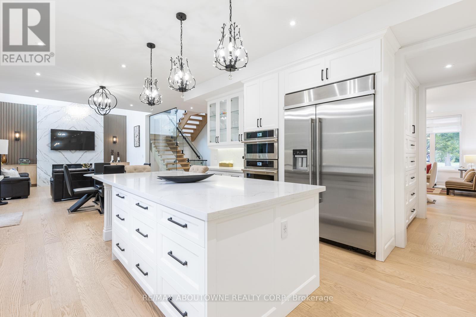 428 Third Line, Oakville, Ontario  L6L 4A5 - Photo 19 - W12366411