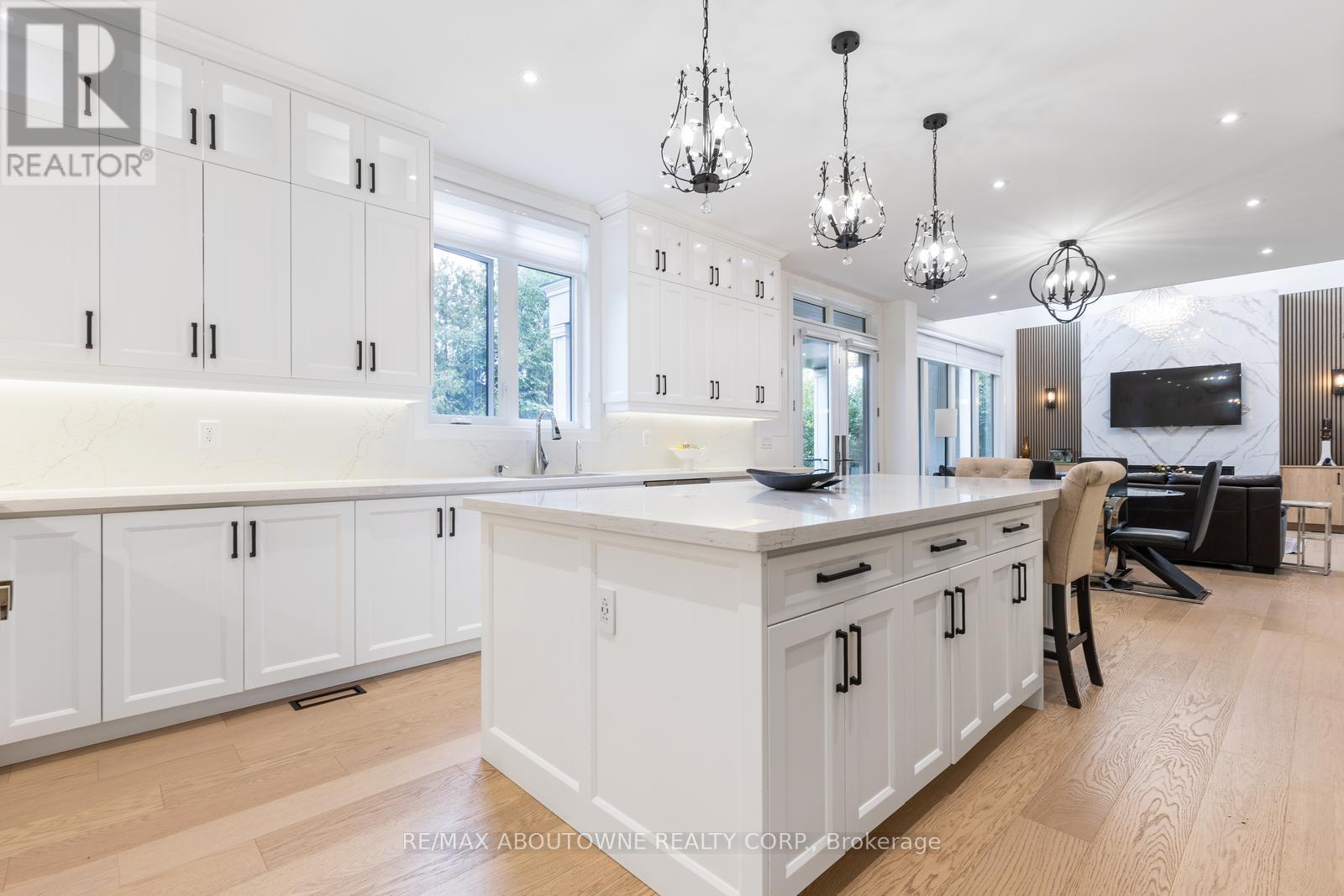 428 Third Line, Oakville, Ontario  L6L 4A5 - Photo 20 - W12366411